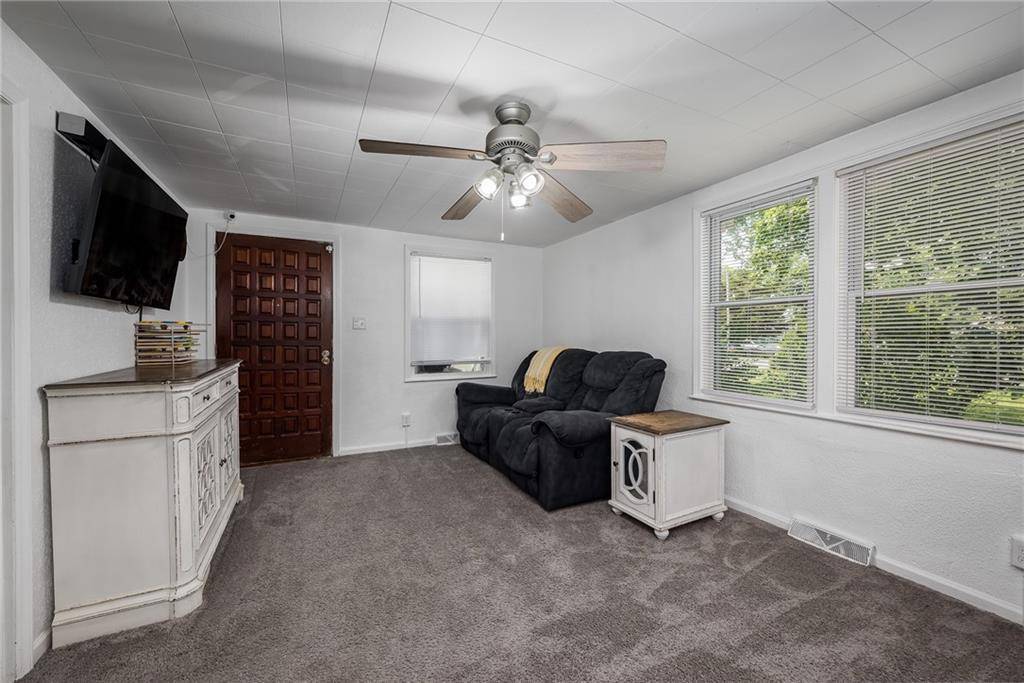 Edwardsville, KS 66111,605 Newton ST