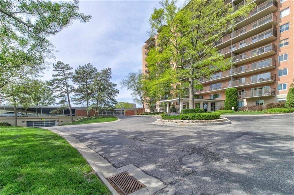 Kansas City, MO 64111,4550 Warwick BLVD #210-211