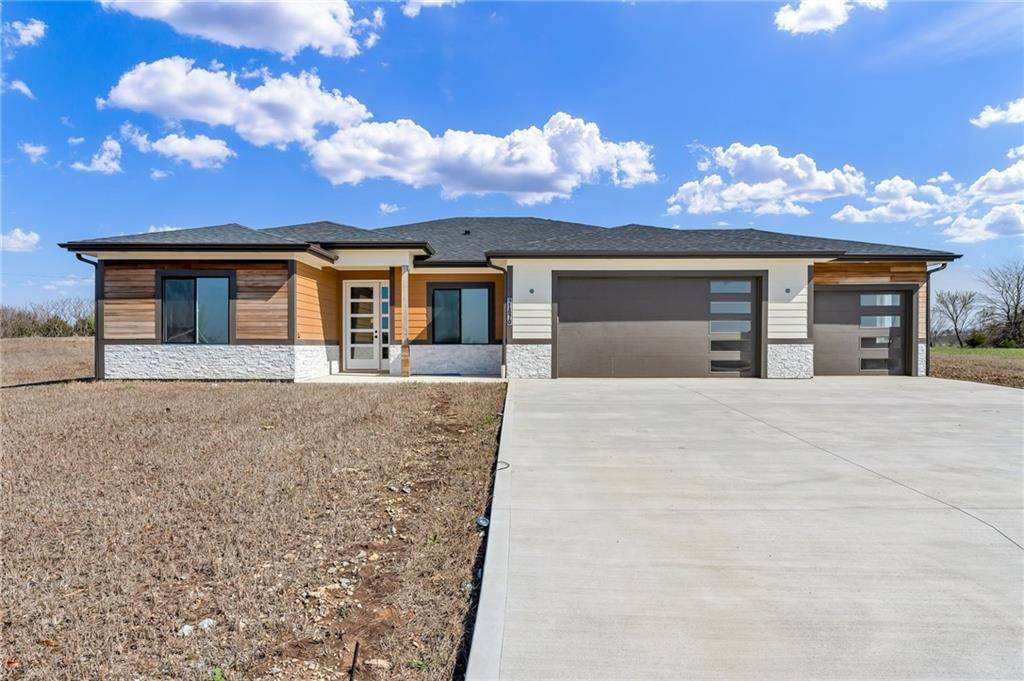 Paola, KS 66071,21607 W Limestone Ridge ST