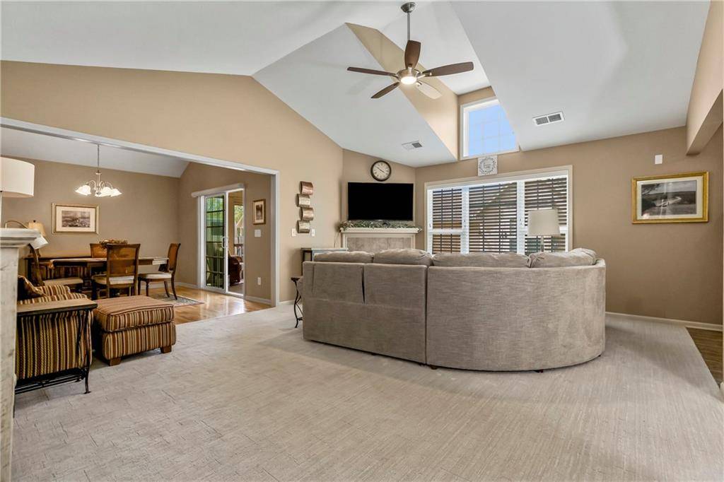 Olathe, KS 66062,15221 S Symphony DR #3303
