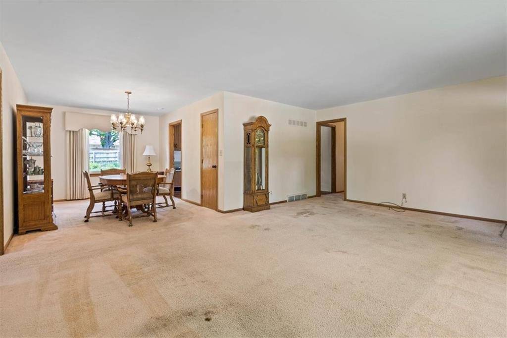 Kansas City, MO 64116,3320 Mohawk LN