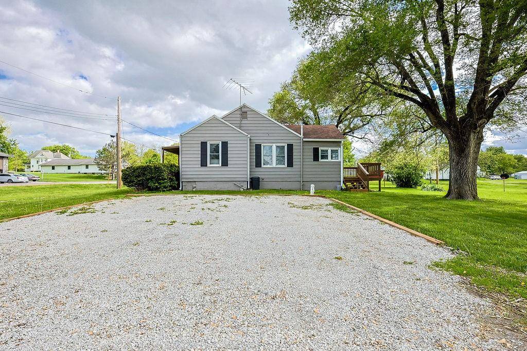 Hamilton, MO 64644,707 N Davis ST