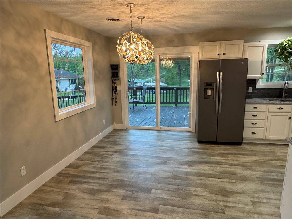Gallatin, MO 64640,108 Port CT