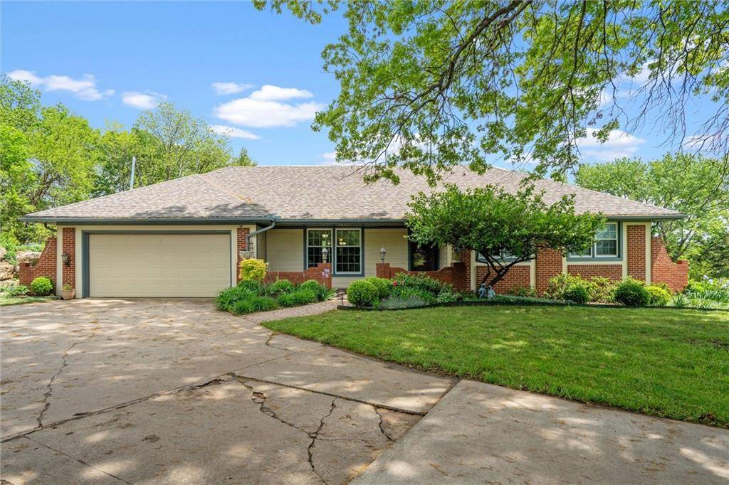 Lawrence, KS 66047,2106 Kasold DR