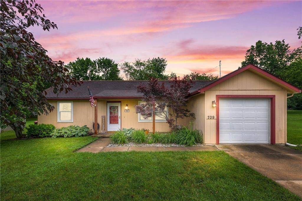 Greenwood, MO 64034,709 Walnut ST