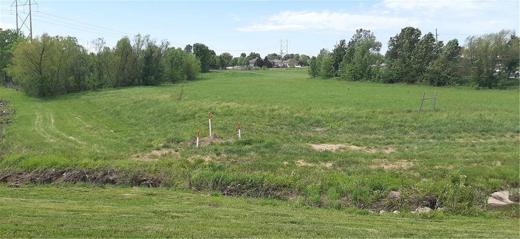 Paola, KS 66071,0001 Hedge LN