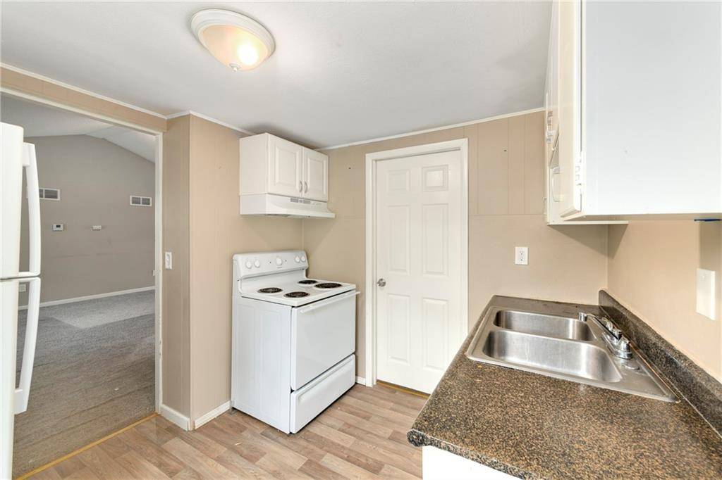 Blue Springs, MO 64015,405 S BELLEMERE RD