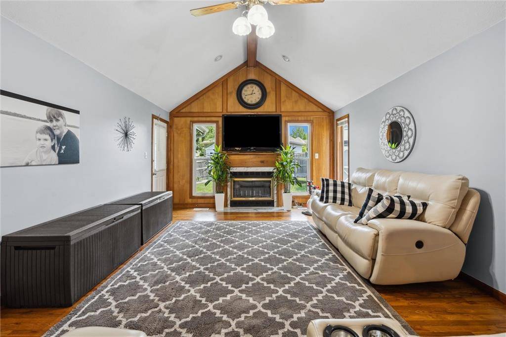 Raymore, MO 64083,301 N PARK DR