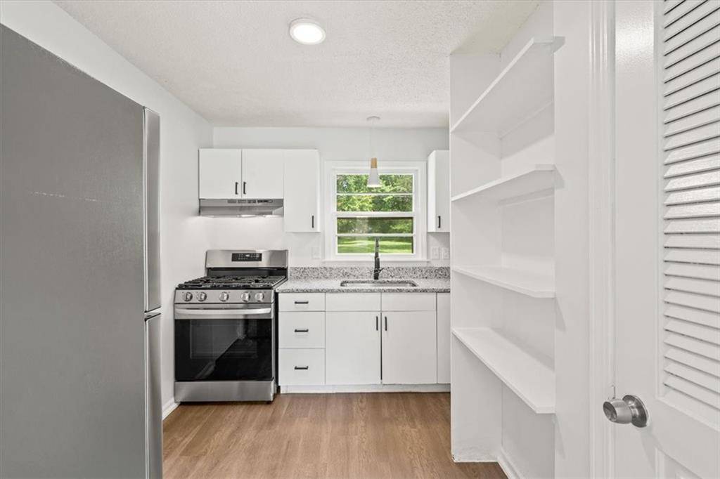 Overland Park, KS 66204,7609 Hardy ST