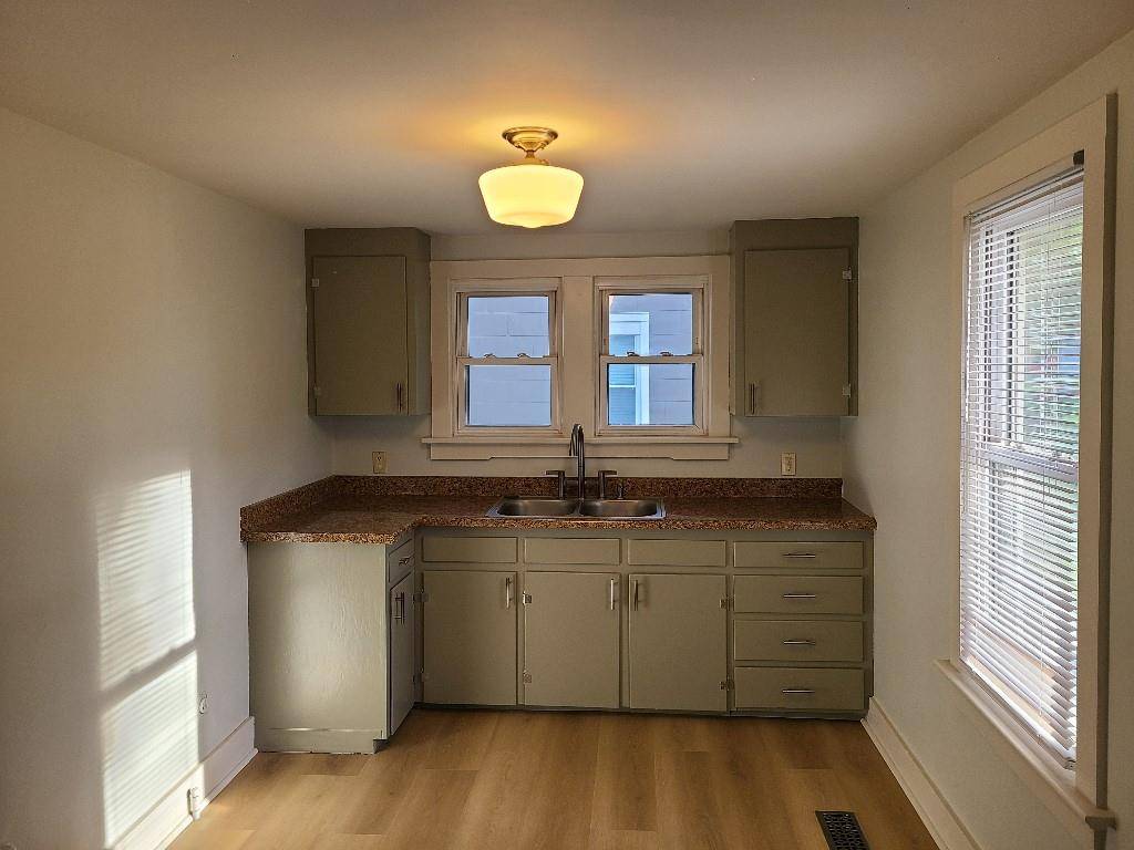 De Soto, KS 66018,8450 Ottawa ST