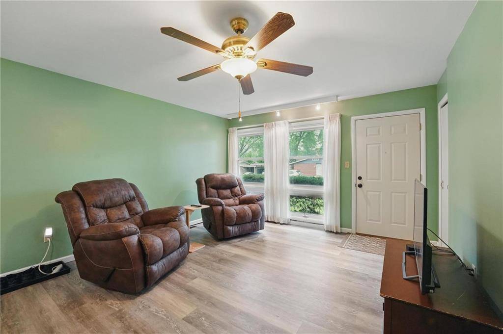 Liberty, MO 64068,817 Marilynn AVE