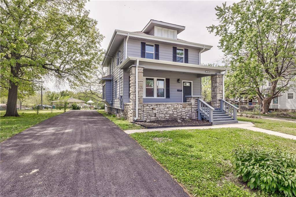 Osawatomie, KS 66064,504 12th ST