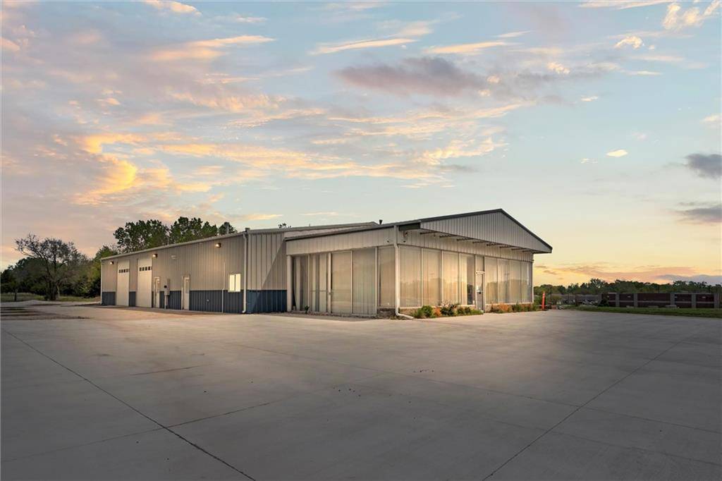 Tonganoxie, KS 66086,325 State AVE