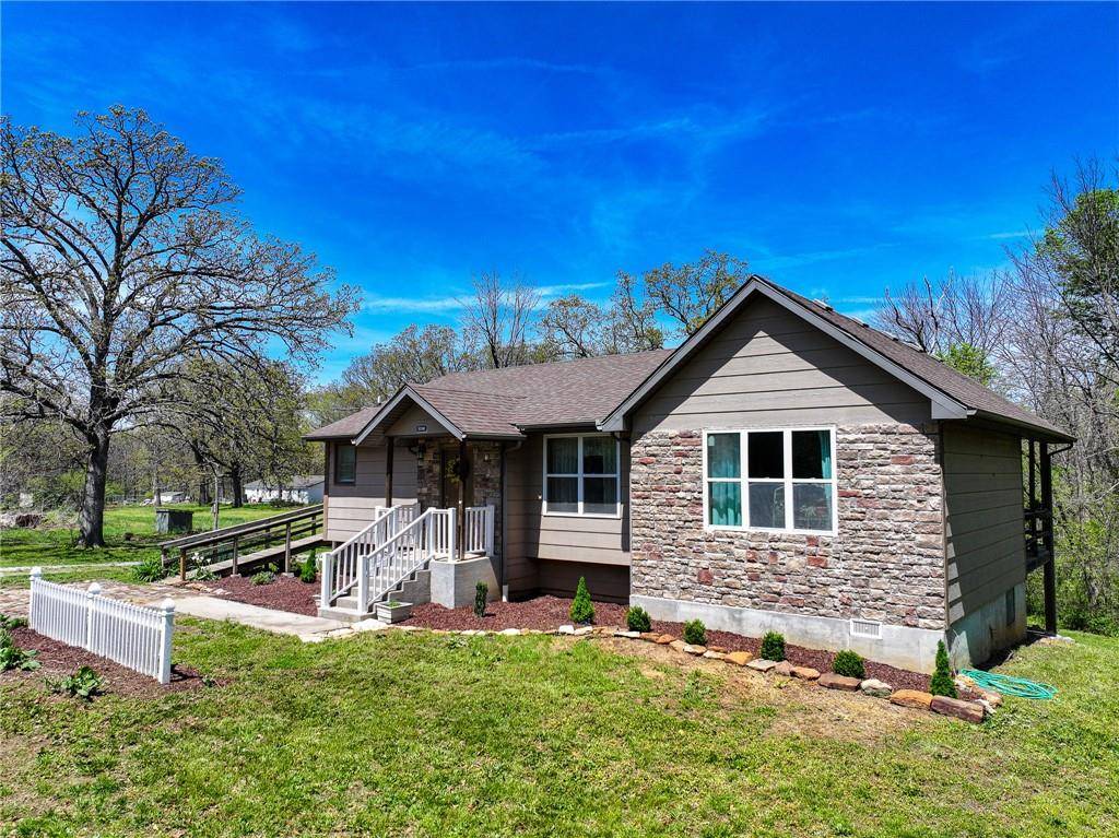 Collins, MO 64738,10875 SE 54 HWY