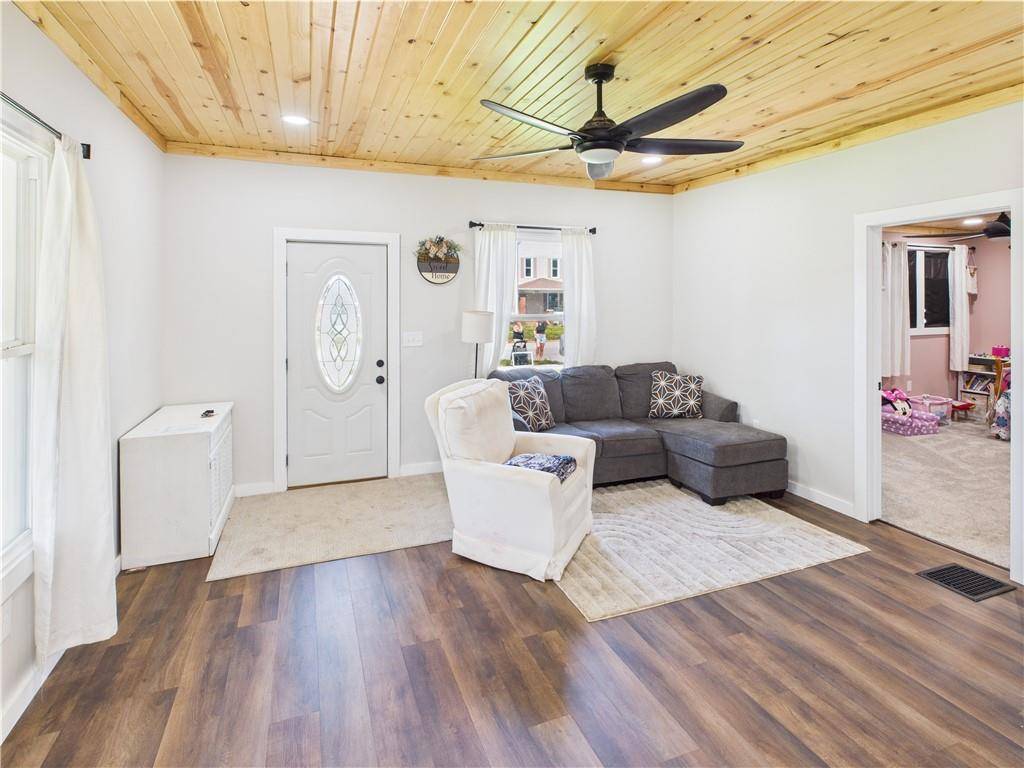 Higginsville, MO 64037,1407 E Main ST