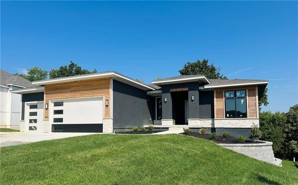 Lone Jack, MO 64070,202 E Maple ST