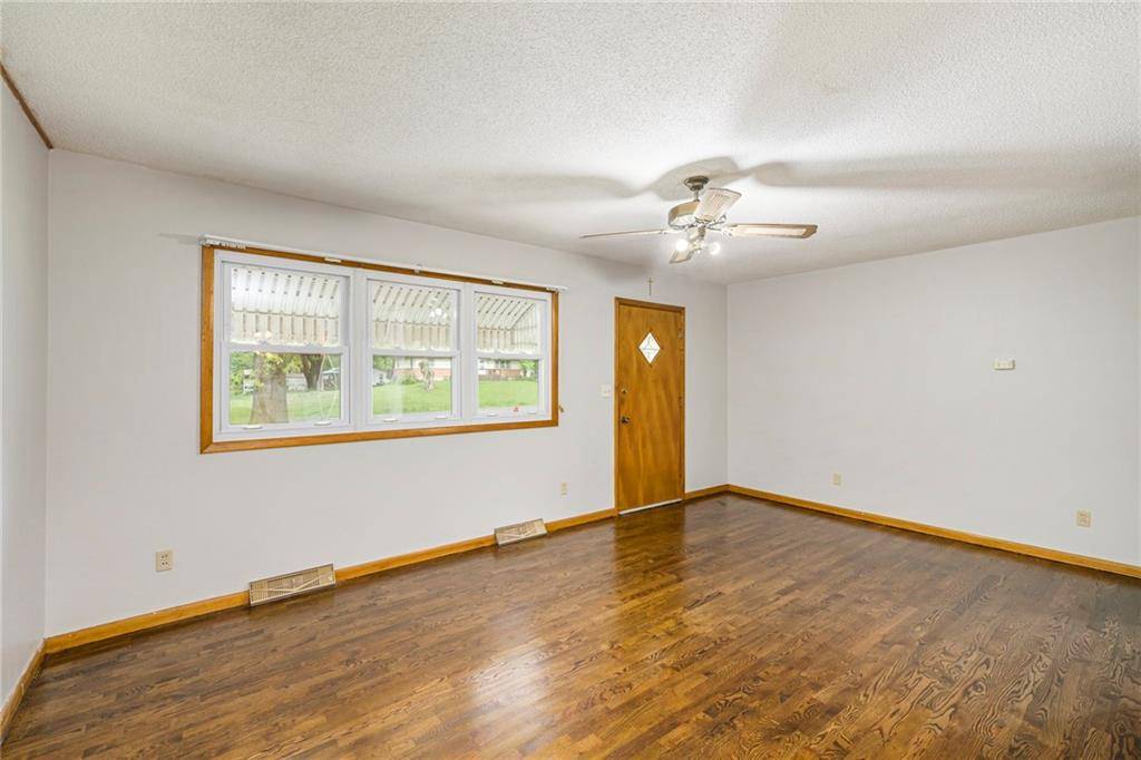 Windsor, MO 65360,307 S County Line RD