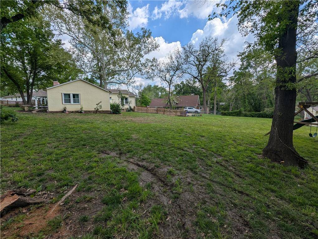 Shawnee, KS 66203,9814 W 57th ST