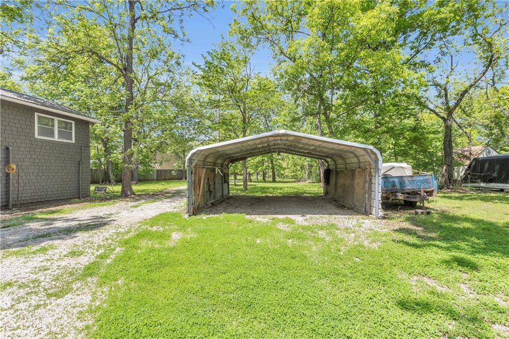 La Cygne, KS 66040,34 Agnes LN