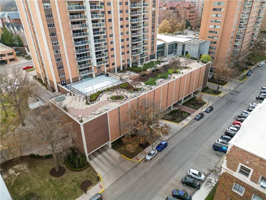 Kansas City, MO 64112,121 W 48th ST