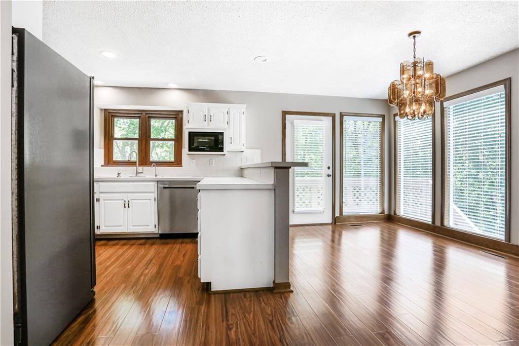 Parkville, MO 64152,6503 NW Sioux CT
