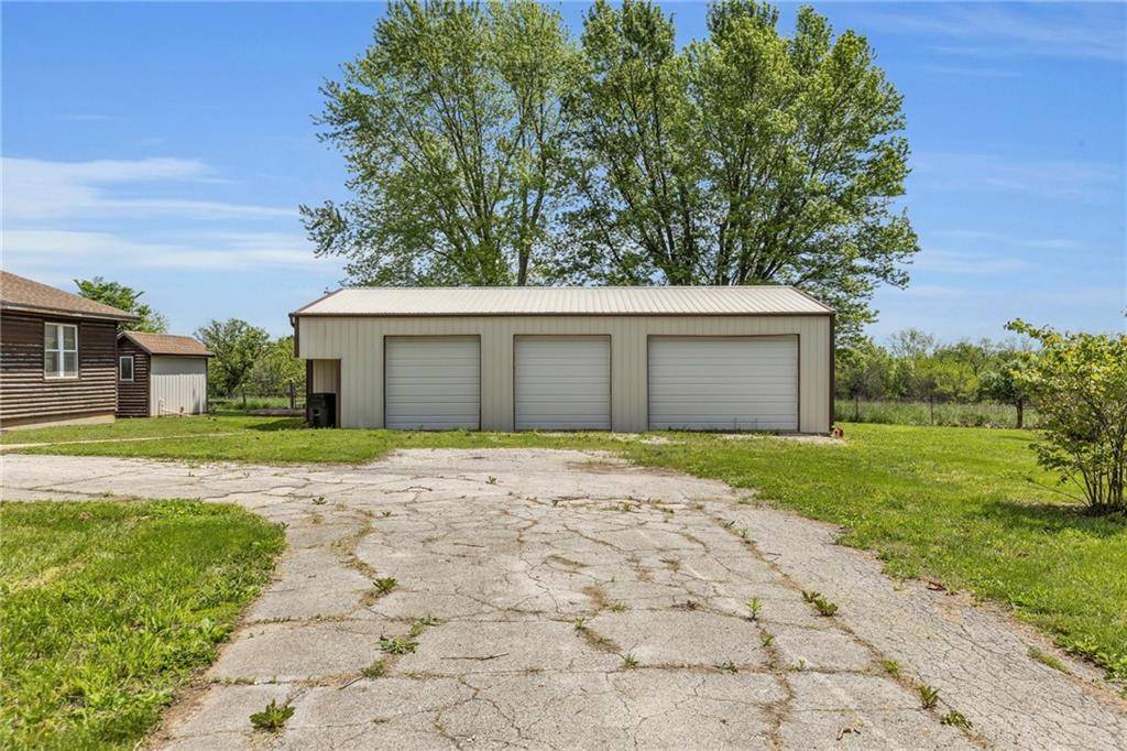Lacygne, KS 66040,38199 Somerset RD