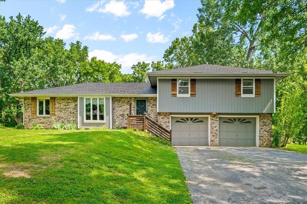 Edwardsville, KS 66111,10304 Edgehill DR