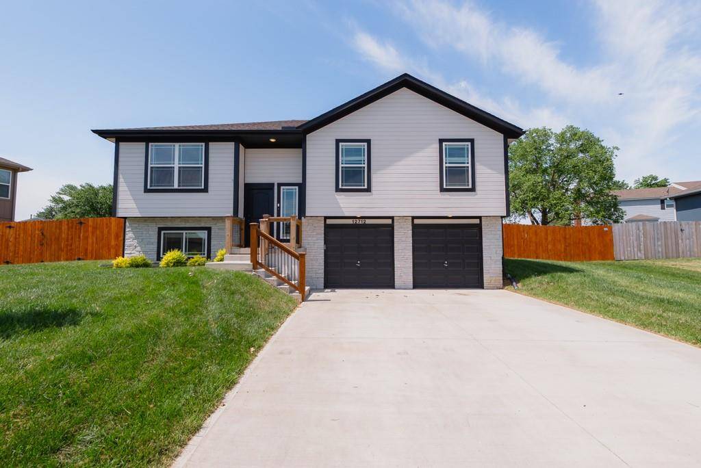 Grandview, MO 64030,12712 Applewood DR