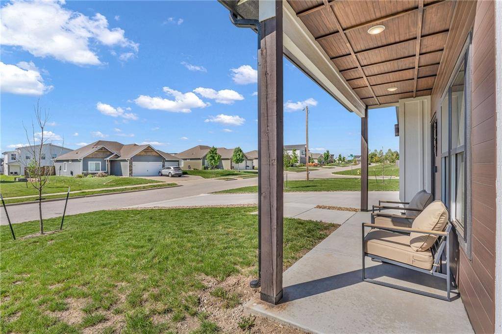 Lawrence, KS 66044,2704 Chasehire DR