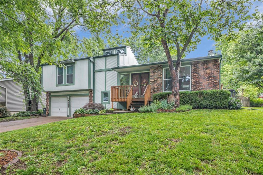 Lenexa, KS 66215,9137 Greenway LN