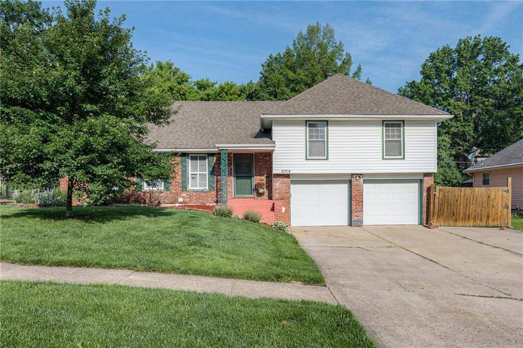 Gladstone, MO 64118,6704 N Garfield ST