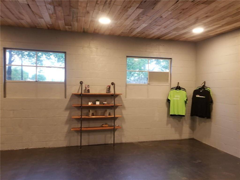 Warsaw, MO 65355,990 Red Bud DR