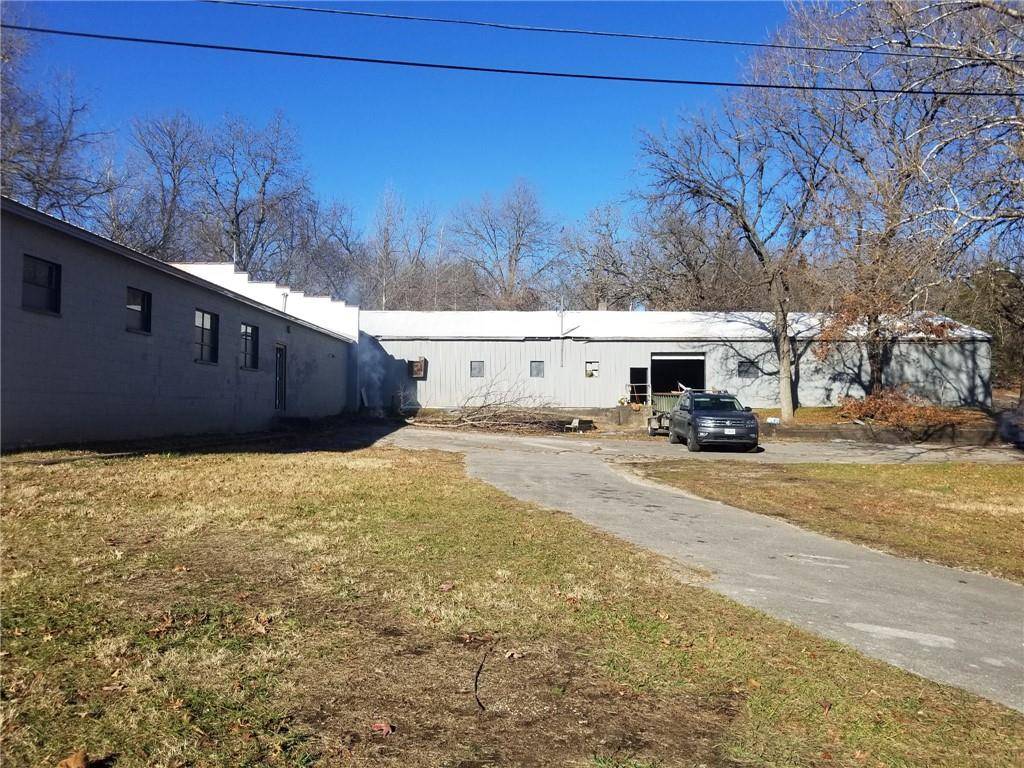 Warsaw, MO 65355,990 Red Bud DR