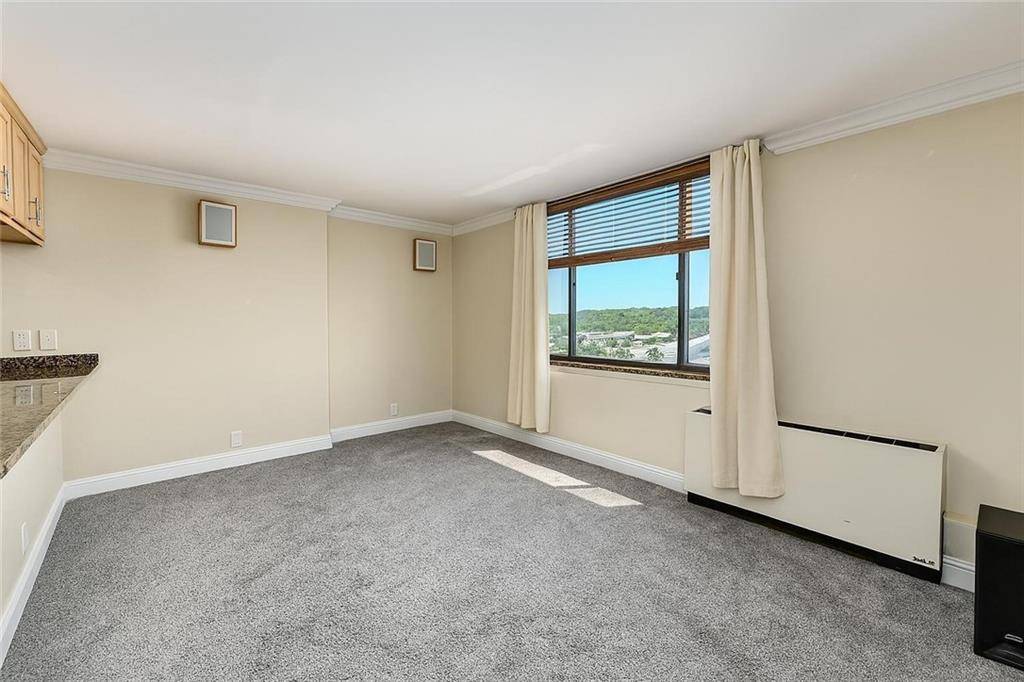 Kansas City, MO 64106,700 E 8th ST #7R