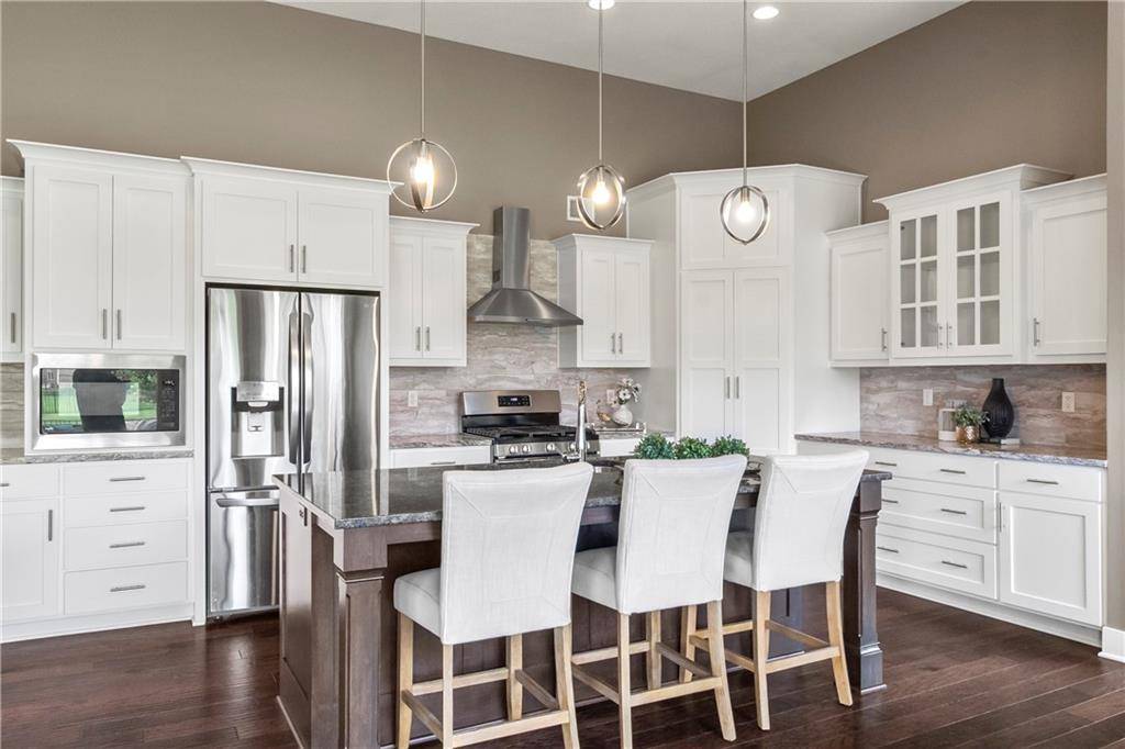 Lenexa, KS 66227,8756 Houston ST