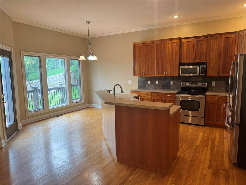 Shawnee, KS 66216,6013 Cottonwood ST