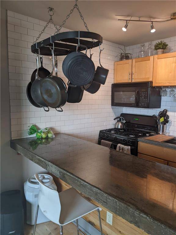 Kansas City, MO 64106,600 E 8th ST #11M