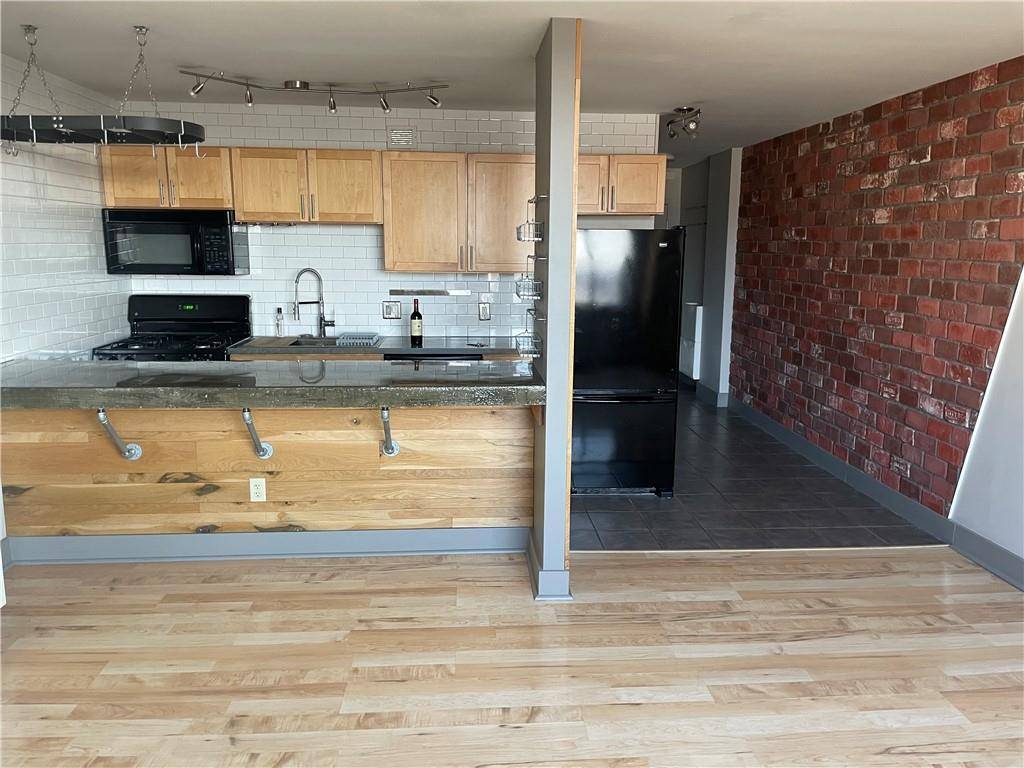 Kansas City, MO 64106,600 E 8th ST #11M