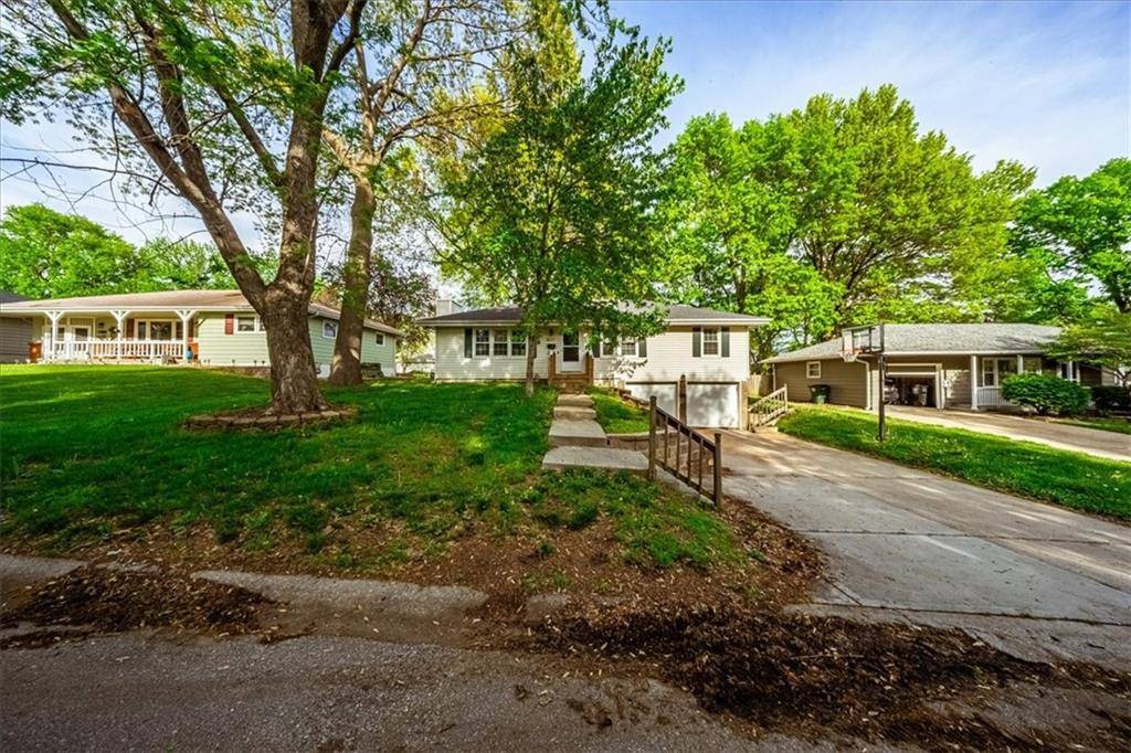 Independence, MO 64055,4217 S Spring ST