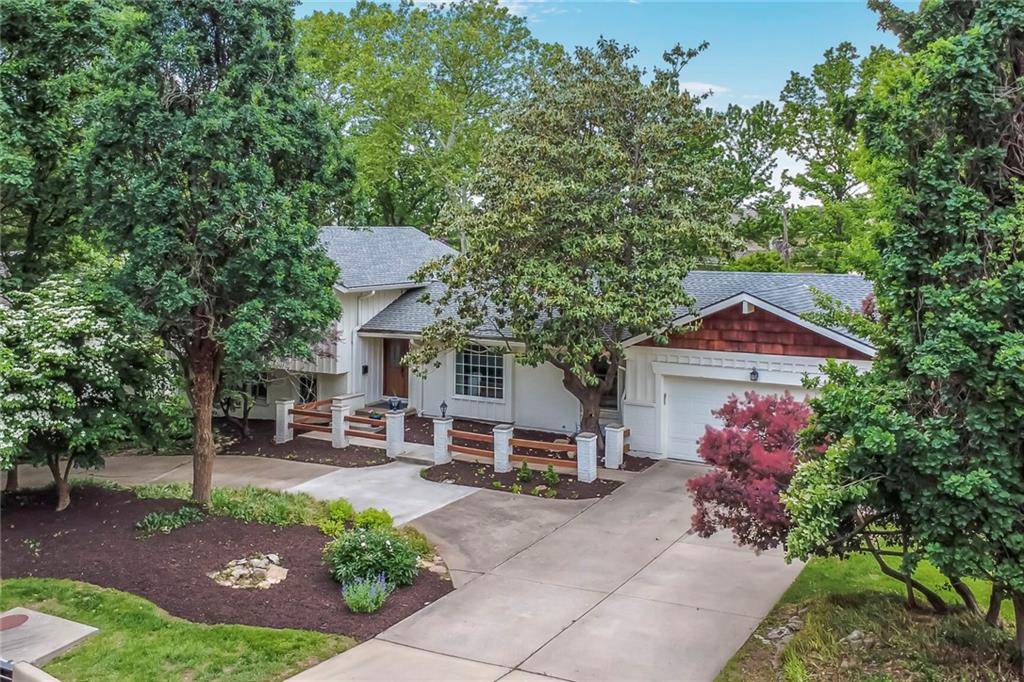 Leawood, KS 66206,10416 Mohawk LN