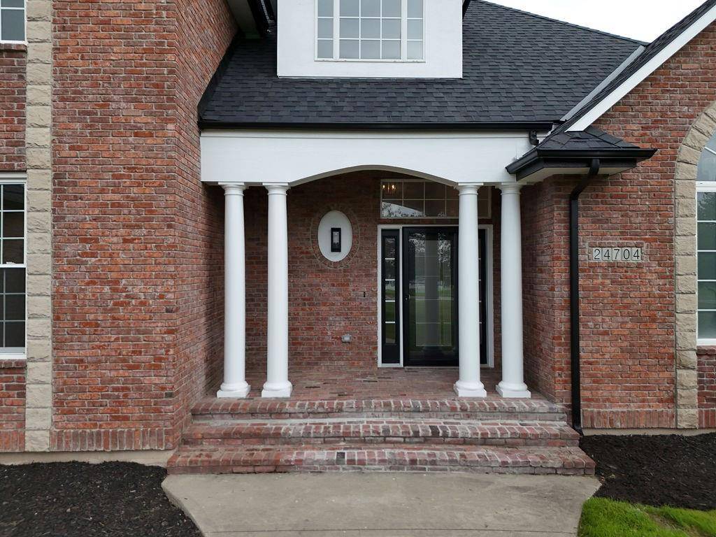 Lee's Summit, MO 64086,24704 Woodland CIR