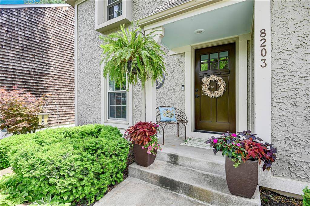 Lenexa, KS 66215,8203 Parkhill CIR