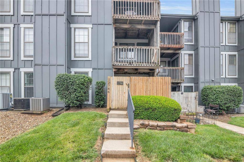 Overland Park, KS 66210,12786 W 110th TER