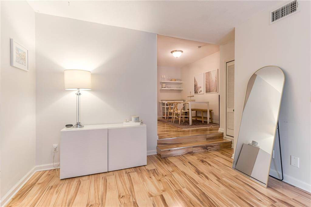 Kansas City, MO 64111,3606 Gillham RD #25