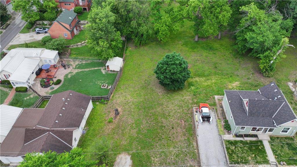 Weston, MO 64098,717 Rock ST