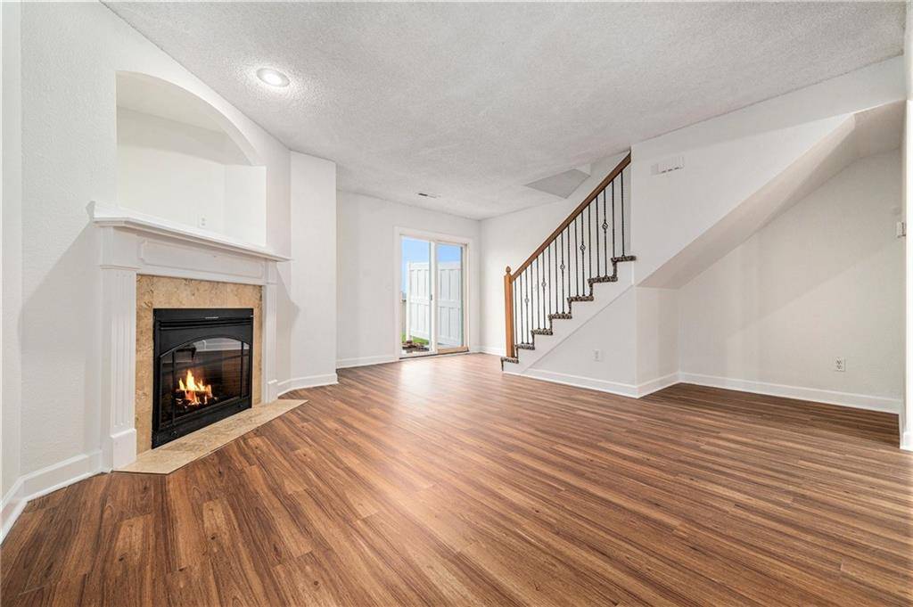 Blue Springs, MO 64064,900 SW Peach Tree LN