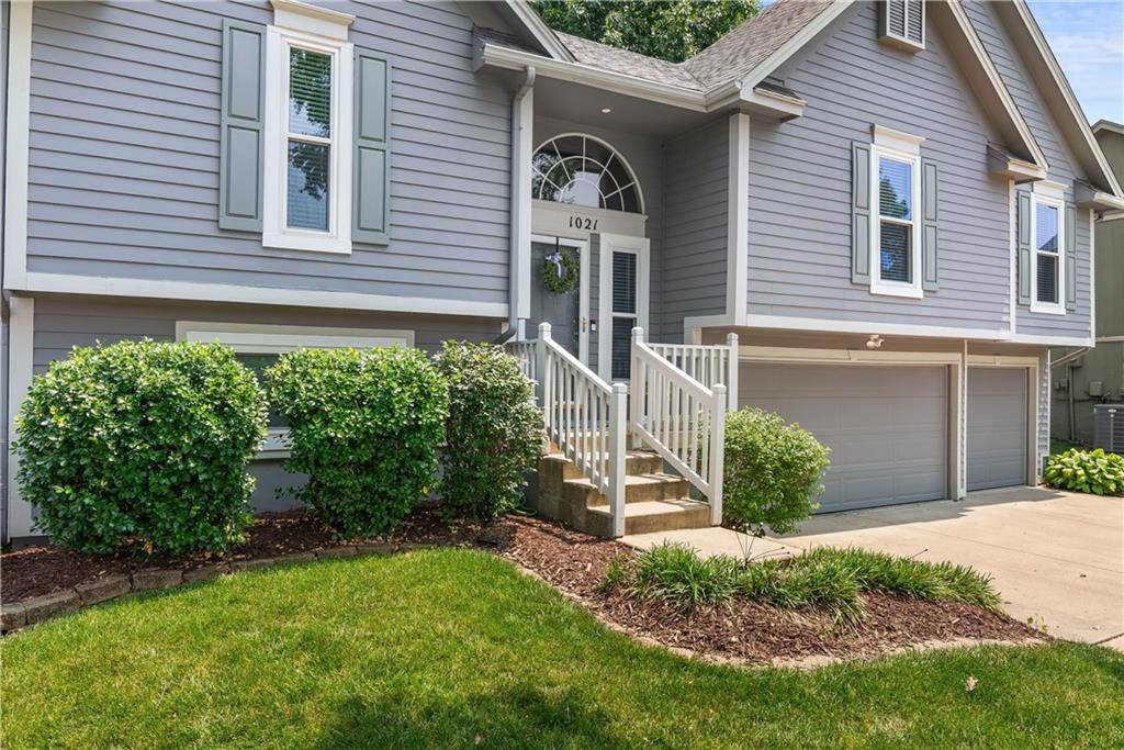 Lee's Summit, MO 64086,1021 NE Woodbury LN