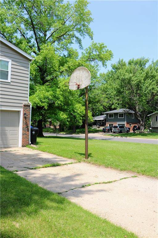 Topeka, KS 66614,2801 SW Sunset RD