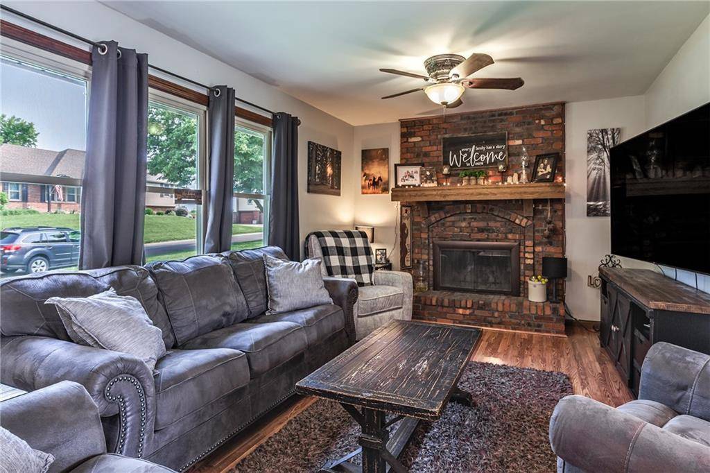 Gower, MO 64454,406 Frederick DR