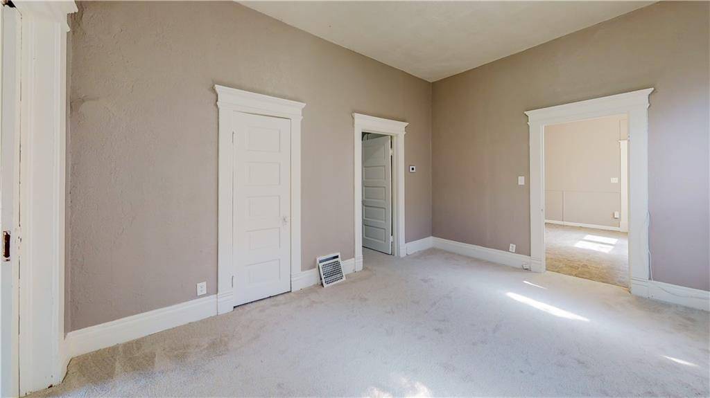 St Joseph, MO 64504,415 E Missouri AVE